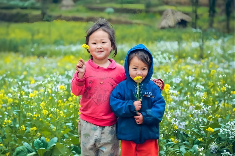 Trẻ em vùng cao đi học
